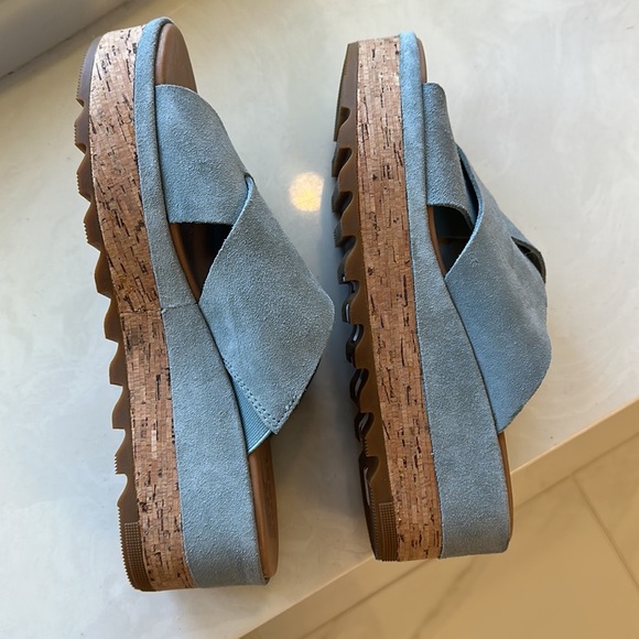 Sorel light blue platform sandals essentially new! - Picture 3 of 7